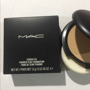 MAC Studio Fix Powder Plus Foundation NC30
